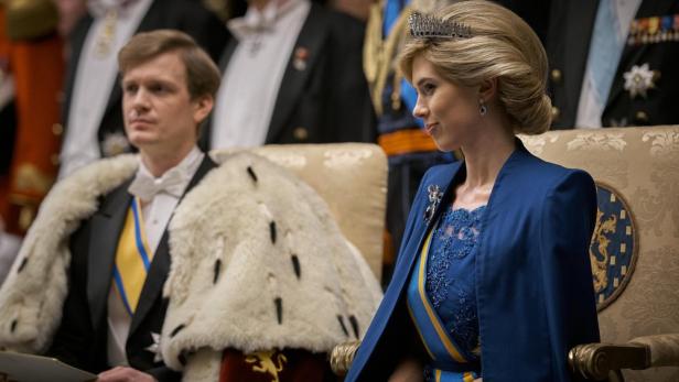 Martijn Lakemeier als Willem-Alexander und Delfina Chaves als Máxima