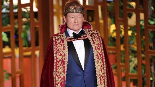 Conan O'Brien im Königsornat