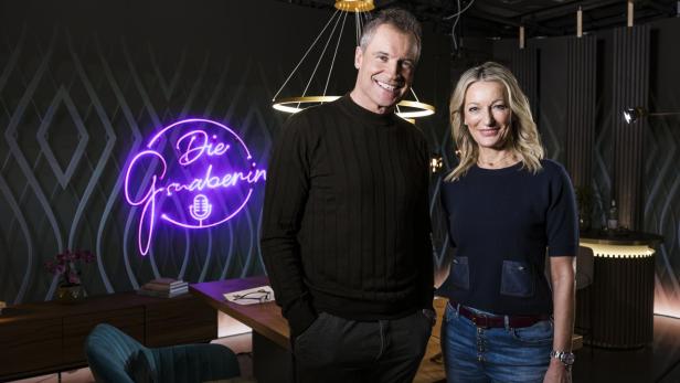 Armin Assinger und Gastgeberin Monika Gruber im Studio