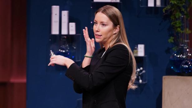 Ex-Polizistin präsentiert Hautpflege mit natürlichem Botox-Effekt