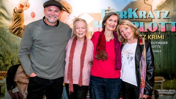 Gruppenbild mit Thomas Stipsits, Erika Mottl, Linde Prelog, Erika Deutinger