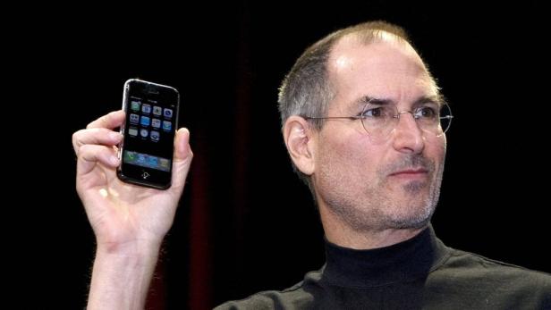 Steve Jobs präsentiert das erste iPhone