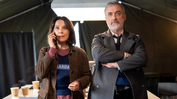 Désirée Nosbusch als Kriminalpsychologin Cathrin Blake und Declan Conlon als Superintendent Sean Kelly 