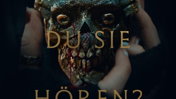 aztekische Todespfeife in Totenkopfform, aus deren Gebiss Blut rinnt