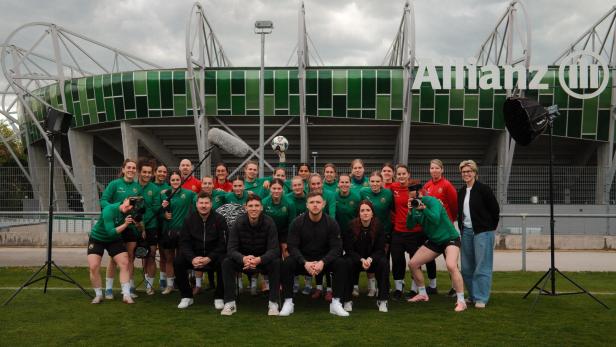 Gruppenfoto des Frauenteams des SK Rapid 