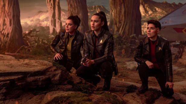 Drei Frauen der Star-Trek-Crew auf einem fremden Planeten 