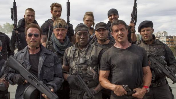 Gruppenbild der Action-Garanten mit Sylvester Stallone, Arnold Schwarzenegger, Snipes, Statham und anderen
