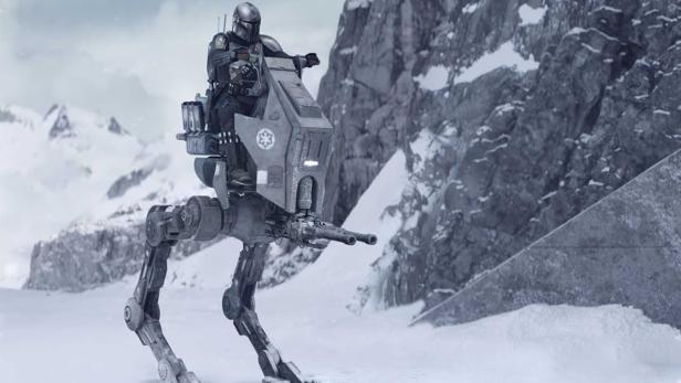 Ein gepanzerter Mandalorianer sitzt auf einem AT-ST-Läufer in einer verschneiten Berglandschaft.