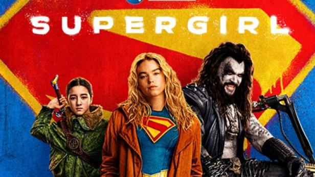 Filmplakat von DC Studios für Supergirl mit Supergirl, Lobo, einem Kind und einem Hund vor einem großen Superman-Logo.