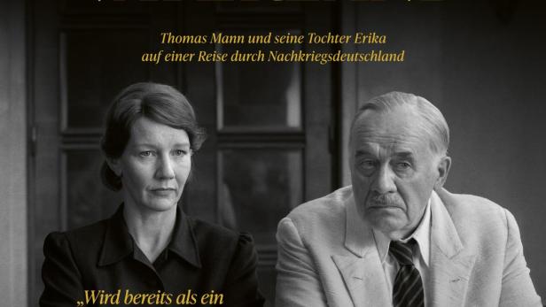 Filmplakat für „Vaterland“ von Paweł Pawlikowski mit Sandra Hüller und Hanns Zischler in den Hauptrollen vor einem dunklen Hintergrund.