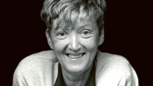 Porträt der Schriftstellerin Christine Nöstlinger auf einem Plakat zum Film von Alexandra Schneider.