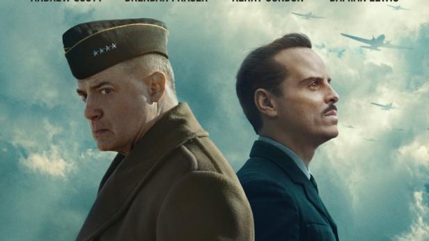 Das Filmplakat zu „Pressure“ zeigt Brendan Fraser und Andrew Scott vor einem bewölkten Himmel mit Flugzeugen und einer Küstenszene im Hintergrund.