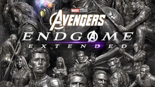 Das Filmplakat zu Avengers: Endgame zeigt eine metallisch glänzende Collage zahlreicher Marvel-Superhelden um Iron Man und Captain America.