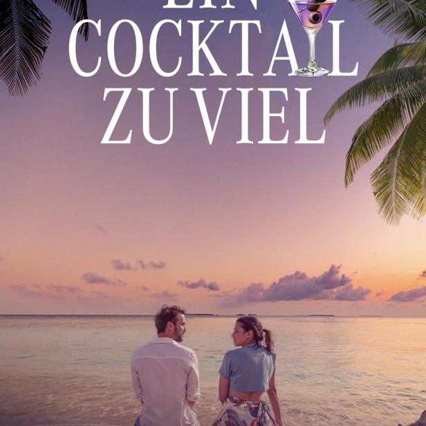 Ein Paar sitzt am Strand bei Sonnenuntergang, im Hintergrund der Titel „Ein Cocktail zu viel“.