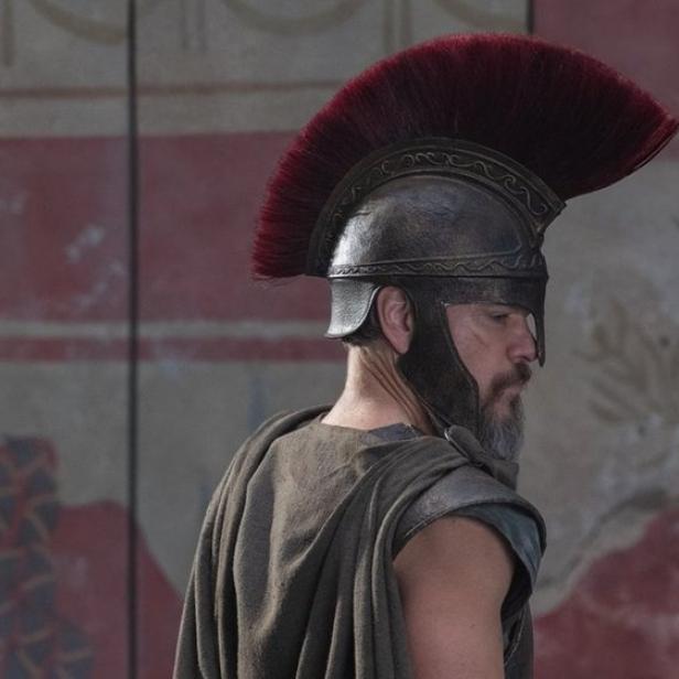Matt Damon in Rüstung am Set von „Odyssey“.