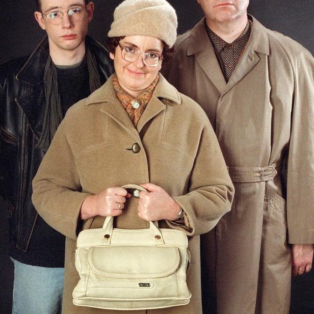 Die Schauspieler der „Familie Heinz Becker“ posieren für ein Foto.