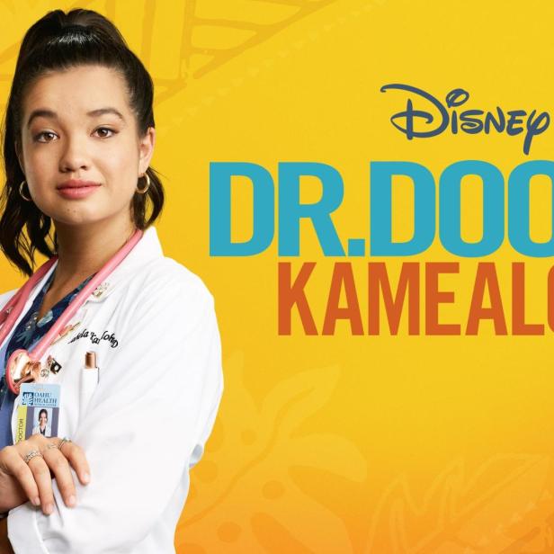 Werbeplakat für die Disney-Serie „Dr. Doogie Kamealoha“ mit Peyton Elizabeth Lee als Ärztin.