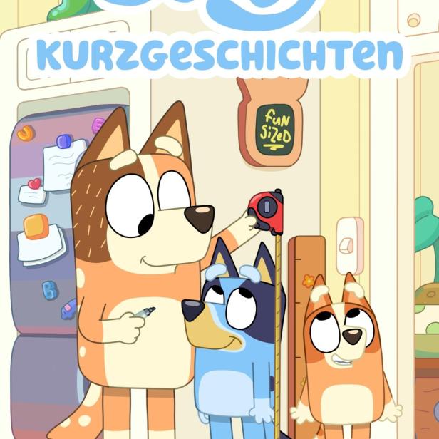 Die animierten Hunde Bluey, Bingo und Bandit messen sich an einer Wand.