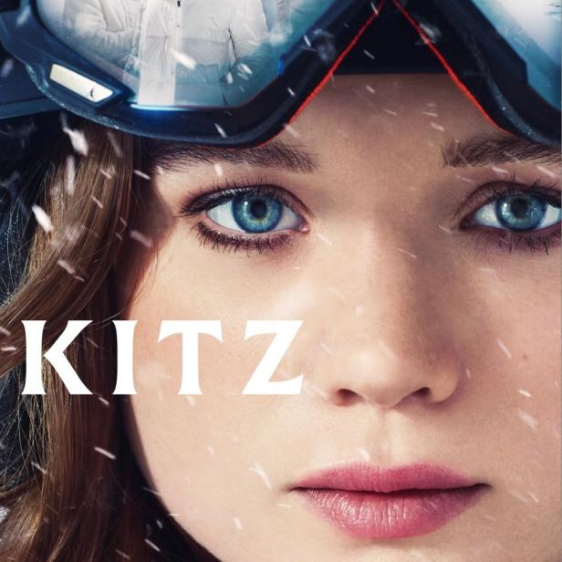 Das Filmplakat für die Serie „Kitz“ zeigt eine junge Frau mit Skibrille vor verschneiter Bergkulisse.