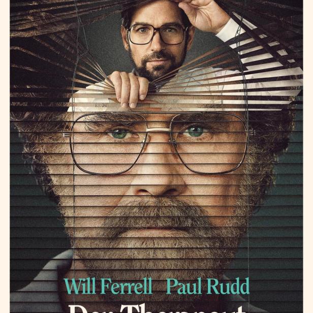 Das Poster für „Der Therapeut von nebenan“ mit Will Ferrell und Paul Rudd hinter Jalousien.