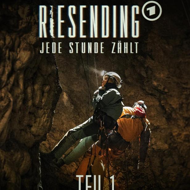 Das Filmplakat für „Riesending – Jede Stunde zählt, Teil 1“ zeigt zwei Höhlenforscher beim Abseilen.