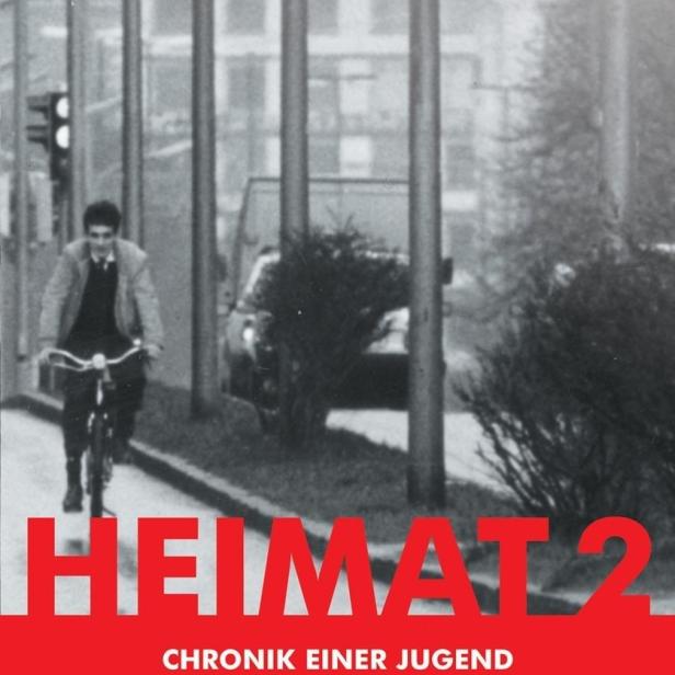 Das Cover der DVD „Heimat 2 – Chronik einer Jugend“ von Edgar Reitz zeigt einen Radfahrer in Schwarzweiß.
