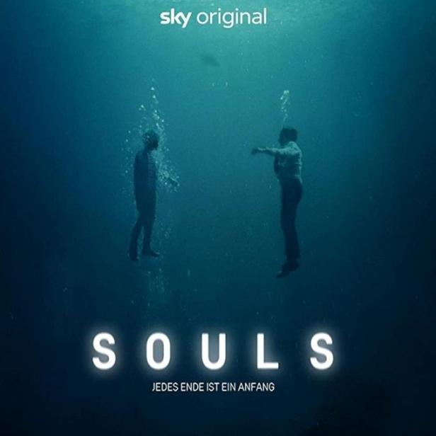 Das Poster für die Sky-Original-Serie „Souls“ zeigt zwei Personen unter Wasser.