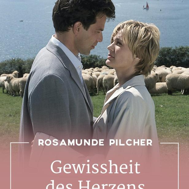 Ein Paar steht vor einer Schafherde am Meer, im Stil von Rosamunde Pilcher.