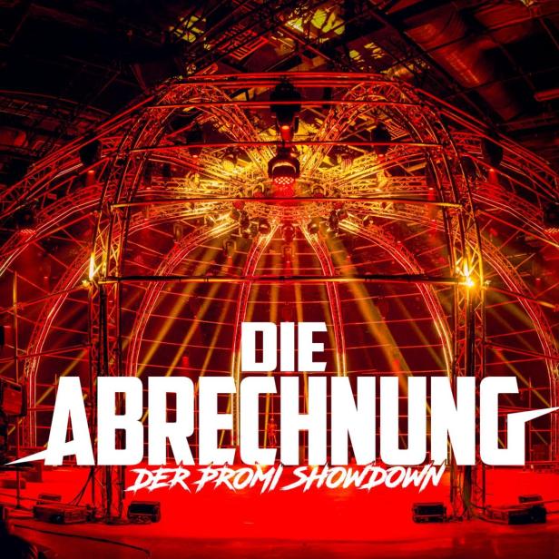 Ein runder, von allen einsehbarer Raum in einem Filmstudio