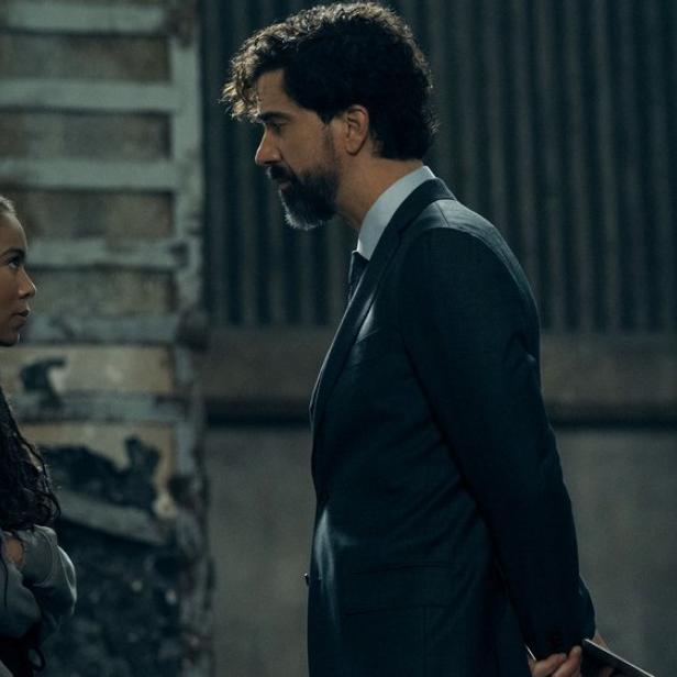 Marie (Jaz Sinclair) trifft auf den neuen Dekan 