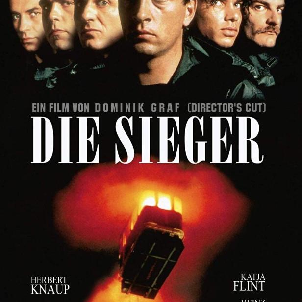 Das Filmplakat für „Die Sieger“ von Dominik Graf zeigt mehrere Männer und einen brennenden Bus.