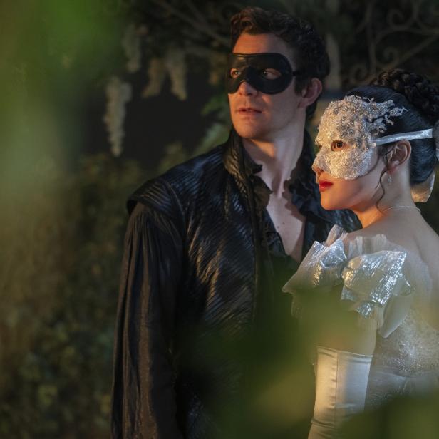 Maskiertes Paar auf einem Fest