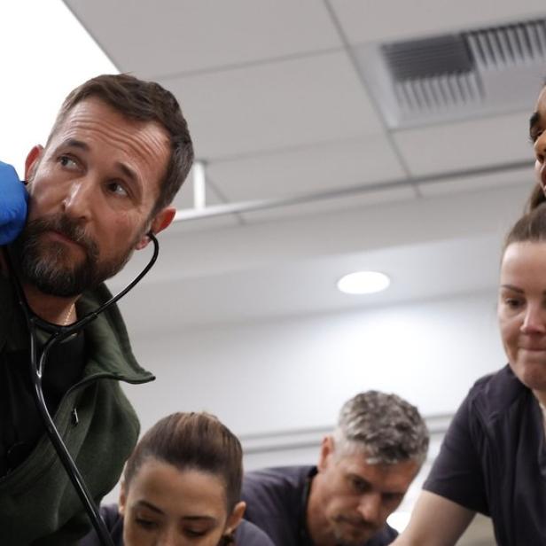 Ein Ätzteteam in der Notaufnahme