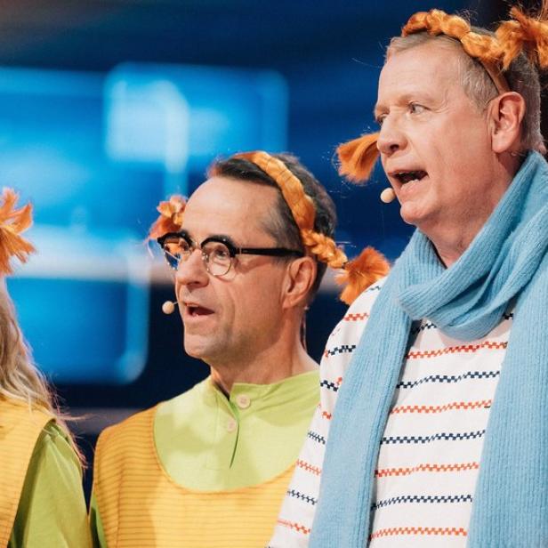 Barbara Schöneberger, Jan Josef Liefers, Günther Jauch in Quizshow im Pippi-Langstrumpf-Look