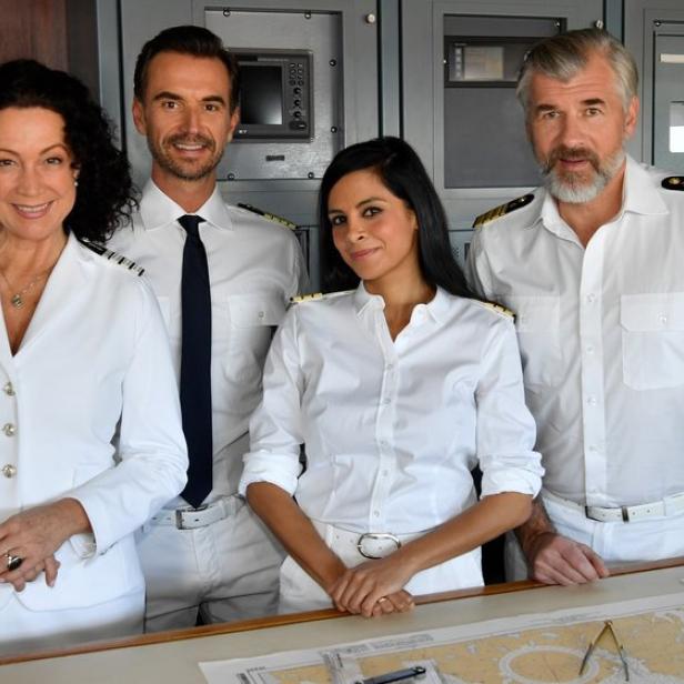 Gruppenbild der "Traumschiff"-Crew