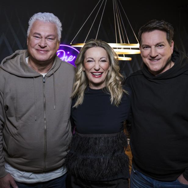 Monika Gruber, Toni Polster und Andreas Herzog posieren für ein Foto