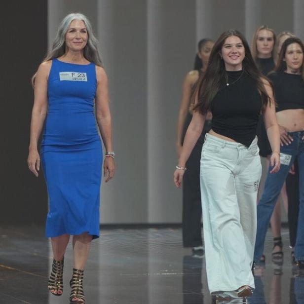 Frauen präsentieren sich als Models bei Heidi Klum