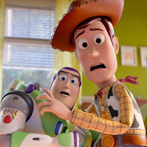 Buzz Lightyear und Cowboy Woody machen erstaunte Gesichter