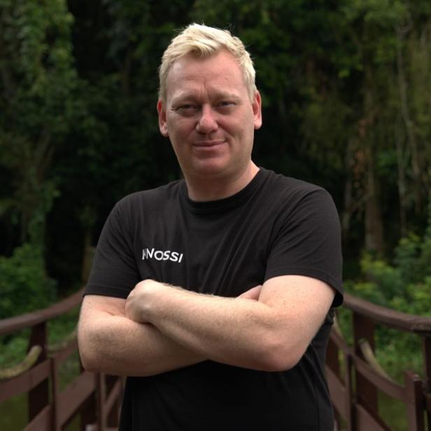 Jens Knossalla alias Knossi posiert für Drehstartfoto