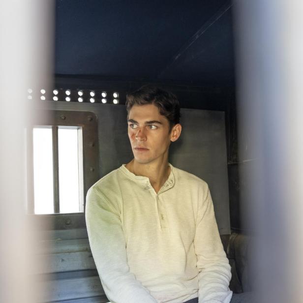  Hero Fiennes Tiffin als junger Sherlock Holmes