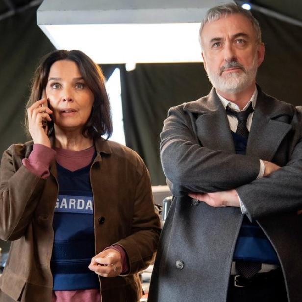 Désirée Nosbusch als Kriminalpsychologin Cathrin Blake und Declan Conlon als Superintendent Sean Kelly 