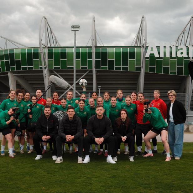 Gruppenfoto des Frauenteams des SK Rapid 