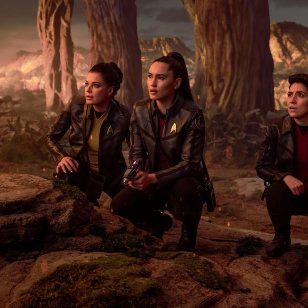 Drei Frauen der Star-Trek-Crew auf einem fremden Planeten 