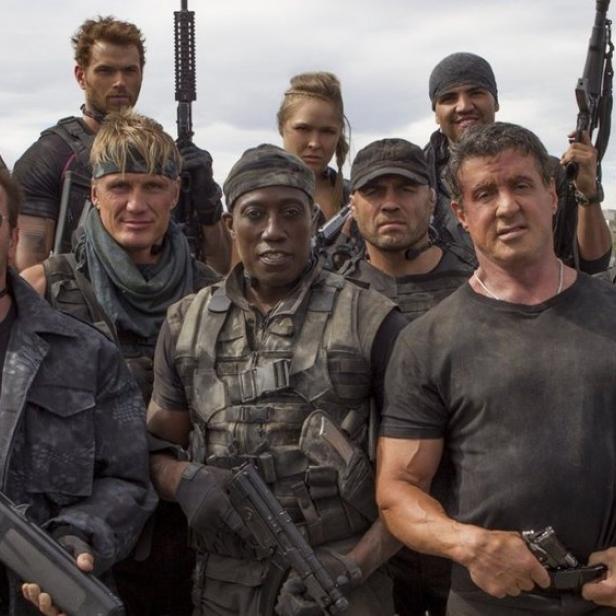 Gruppenbild der Action-Garanten mit Sylvester Stallone, Arnold Schwarzenegger, Snipes, Statham und anderen