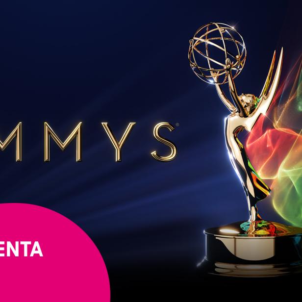 Die goldene Emmy-Statue vor einem dunklen Hintergrund mit dem Schriftzug „Emmys“ und dem Logo von MagentaTV.