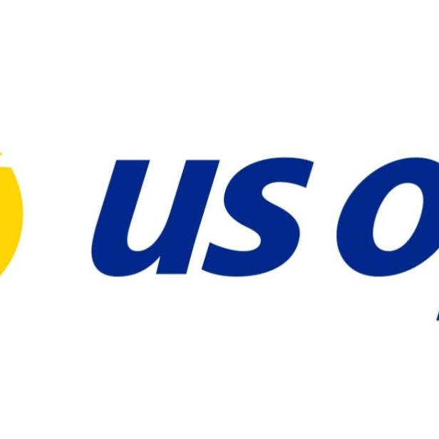 Das Logo der US Open zeigt einen gelben, stilisierten Tennisball mit Bewegungsstreifen neben dem blauen Schriftzug „us open“.