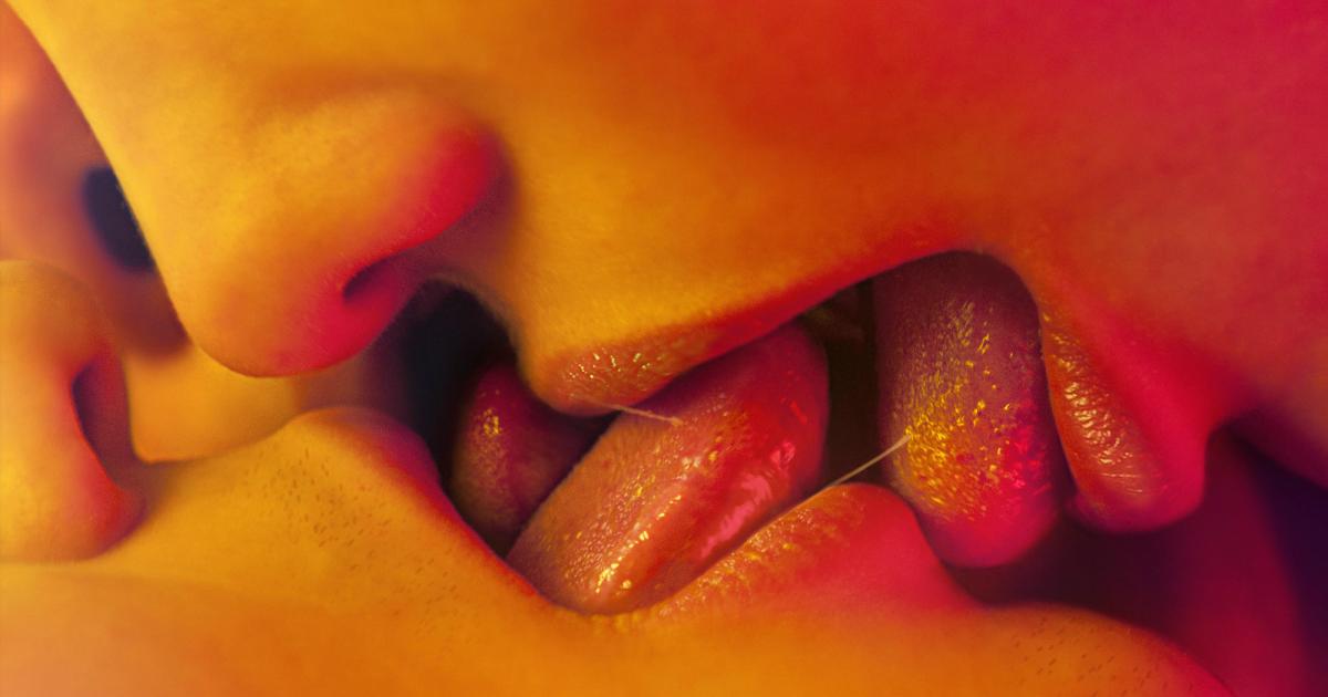 Pornoning eshagiga shampan quyadilar